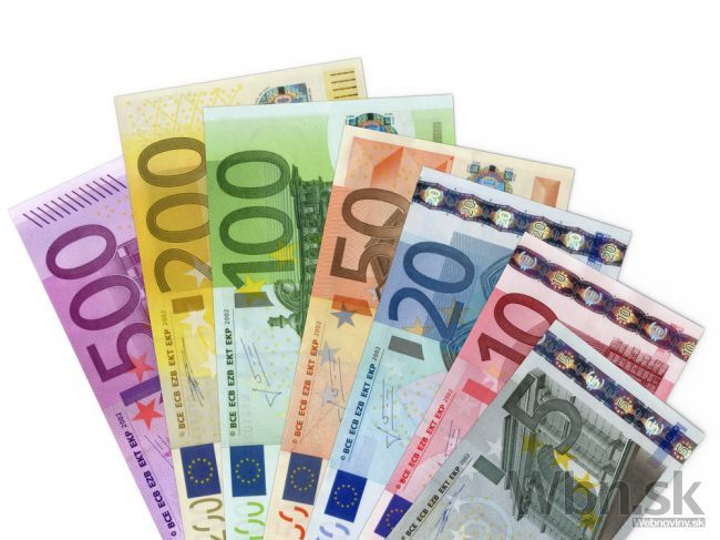 Euro rástlo, dolár sa voči jenu blížil k sedemročnému maximu