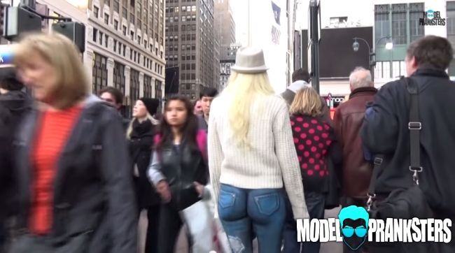 Video: V uliciach New Yorku bez nohavíc