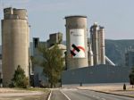 Holcim chce zavŕšiť fúziu s Lafarge v polovici budúceho roka