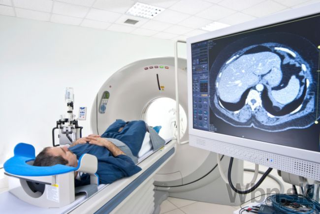 Pre kauzu CT preveria nákupy prístrojov v troch nemocniciach