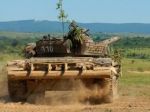 Vojaka počas cvičenia na východe Slovenska prešiel tank