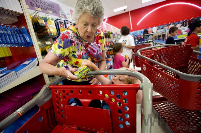 Maďari menia zákony, nadnárodné supermarkety hrozia odchodom