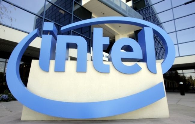 Intel vidí vývoj príjmov priaznivejšie ako Wall Street
