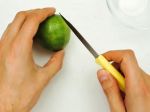 Video: Ako správne krájať citrón alebo limetku