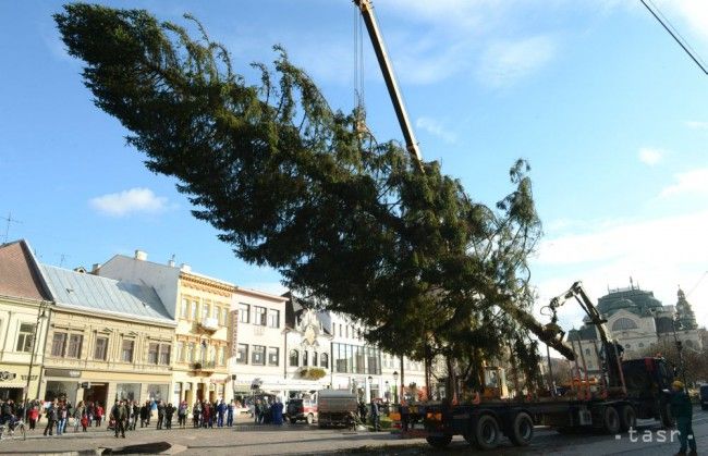 V Košiciach už stojí vianočný stromček