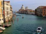 Zákaz kolieskových kufrov v Benátkach?