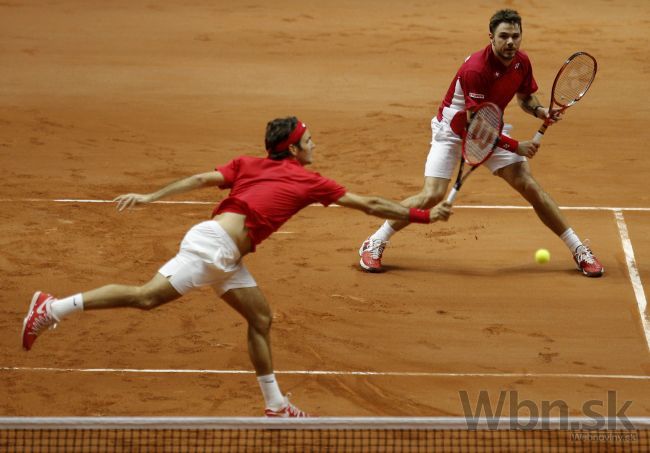 Federer s Wawrinkom ovládli debla, Švajčiari sú vo vedení