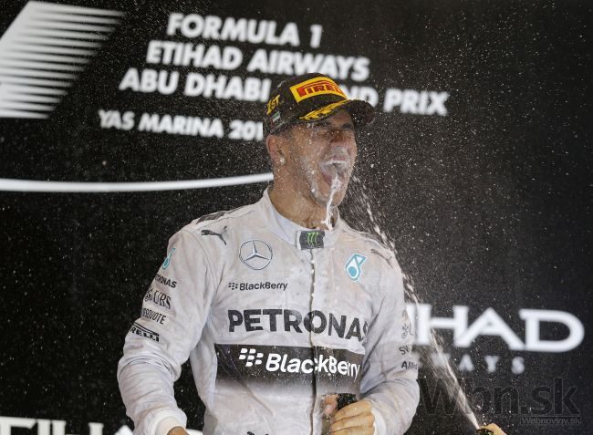 Hamilton je kráľom F1, vyhral aj posledné preteky a má titul