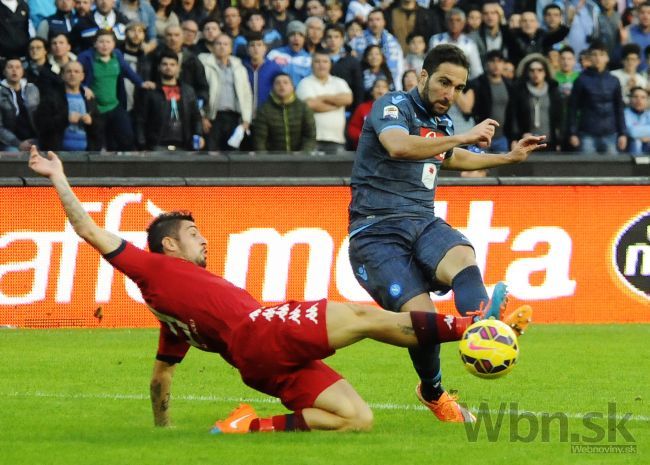 Neapol má z prestrelky bod, milánske derby nemalo víťaza