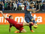 Neapol má z prestrelky bod, milánske derby nemalo víťaza