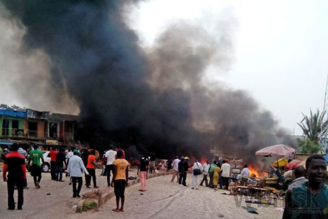 Bombové útočníčky zabili na trhu v Nigérii desiatky ľudí