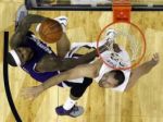 Video: Golden State vyplienilo Miami, Curry pomohol 40 bodmi