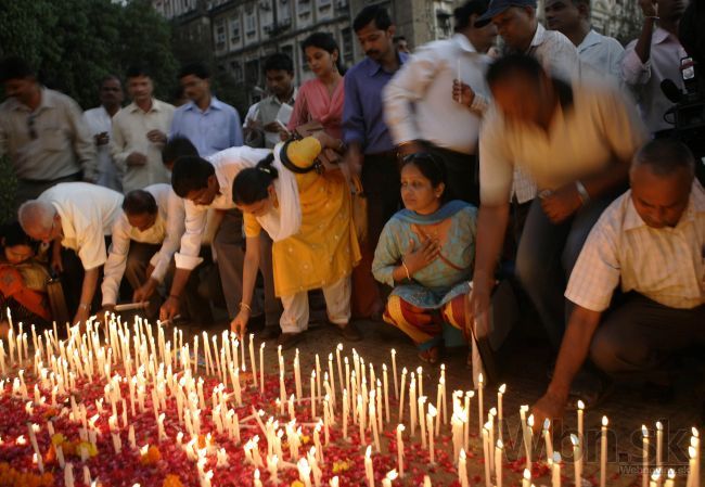 India si pripomína výročie brutálnych teroristických útokov