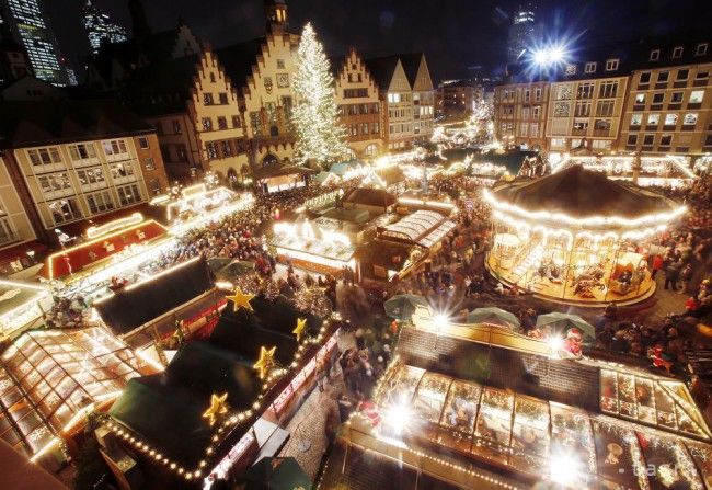Slováci si pred Vianocami doprajú, míňajú stovky eur