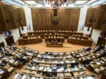 Poslanci rokujú, Mikuš kritizuje obchádzanie procesu