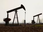 Zlacnenie ropy zatlačilo ruské aktíva a ročné minimum