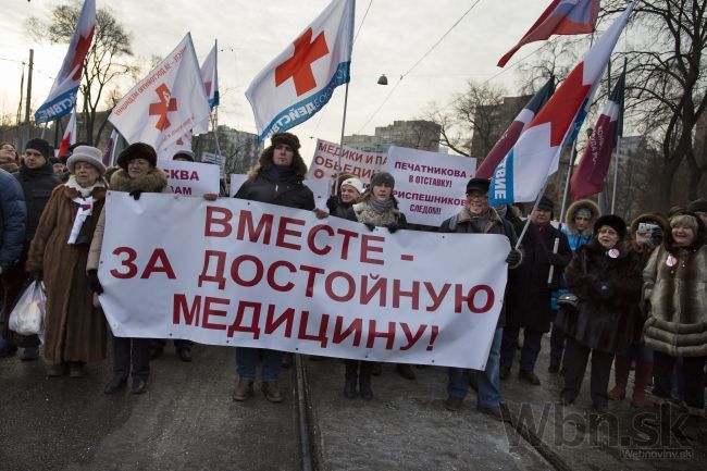 Video: Tisícky lekárov v Moskve vyjadrilo odpor voči reforme