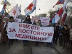 Video: Tisícky lekárov v Moskve vyjadrilo odpor voči reforme