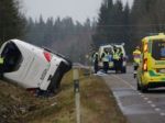 Autobus vo Švédsku skončil v priekope, havária bola fatálna