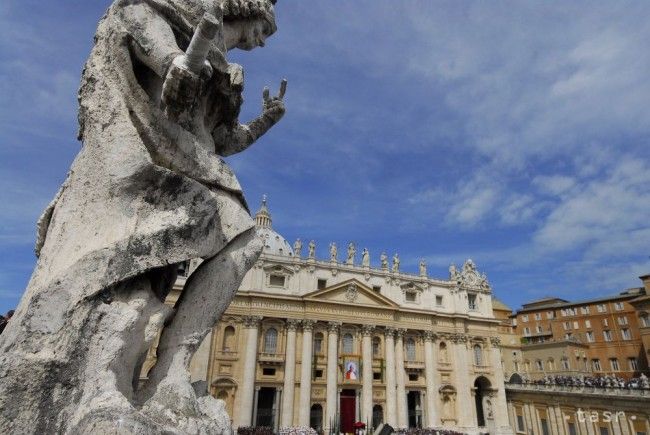 Vatikán odhalil na tajných kontách stovky miliónov eur