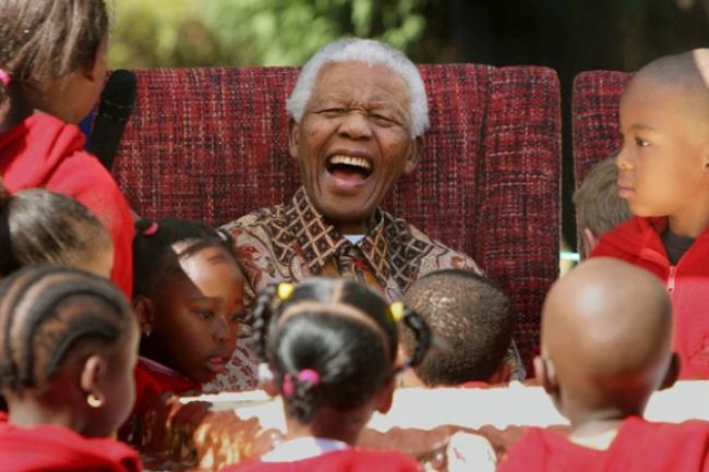 Svet ticho spomína, pred rokom zomrel Nelson Mandela