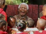 Svet ticho spomína, pred rokom zomrel Nelson Mandela