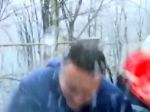 Video: Na srbského ministra padol veľký kus ľadovca