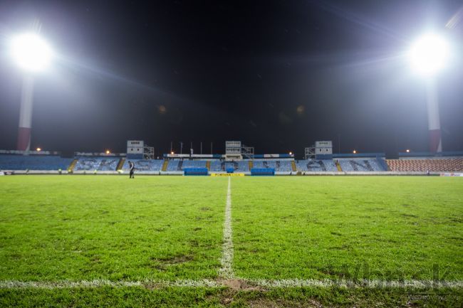 Zápas Slovana s Trnavou odložili, fanúšikov odviezla sanitka