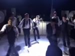 Video: Ženích a mládenci predviedli na svadbe skvelé tanečné vystúpenie