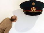 Známy rakúsky sochár Erwin Wurm bude vystavovať v Bratislave