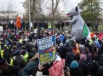 Desaťtisíce Írov demonštrovali proti kontrole spotreby vody