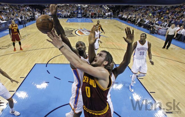 Video: LeBron je zranený, Oklahoma využila jedinečnú šancu