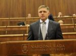 Fico čelil za rok dvom pokusom o odvolanie, ministri trom