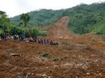 Video: V Indonézii zabíjal zosuv pôdy, hľadajú desiatky ľudí