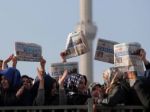 Turci uskutočnili raziu v opozičných médiách, zatýkalo sa