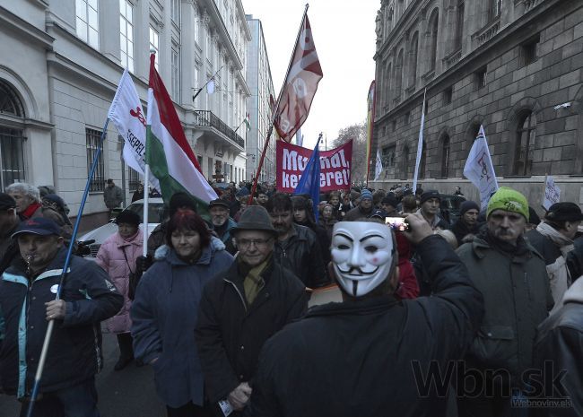 Tisícky Maďarov vyšli do ulíc, protestovali proti Orbánovi