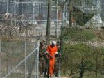 Vatikán žiada USA o riešenie situácie väzňov v Guantáname