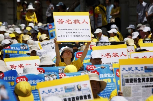 Zadržaných aktivistov Falun Gong vrátane Slováka vyhostili