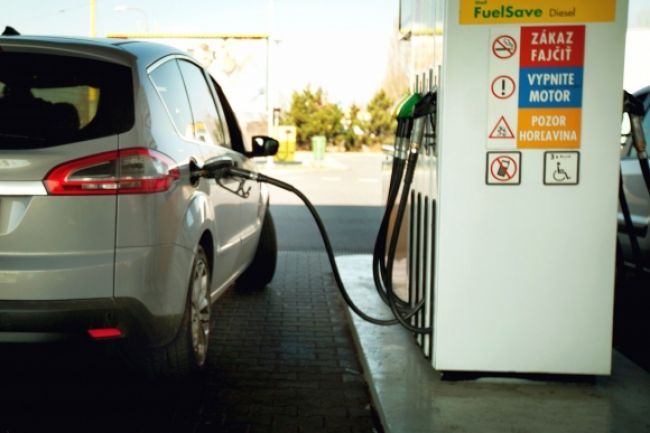 Ceny benzínov klesajú už desať týždňov, zlacnelo aj LPG