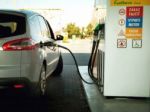 Ceny benzínov klesajú už desať týždňov, zlacnelo aj LPG