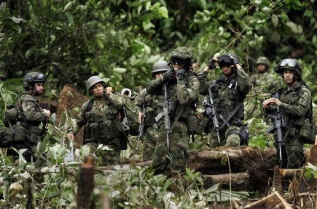 Povstalci z FARC zabili vojakov, predtým vyhlásili prímerie