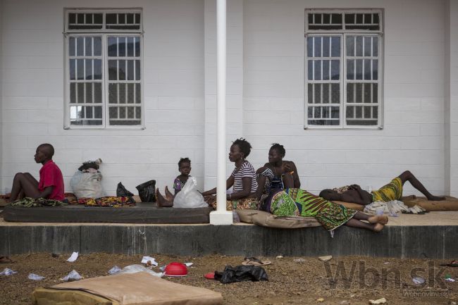 V západnej Afrike podľahlo smrtiacej ebole už vyše 7000 ľudí