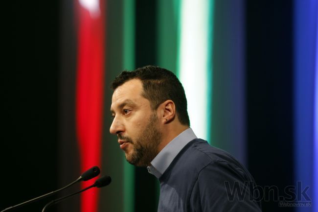 Salvini je obľúbenejší, dýcha na krk talianskému premiérovi