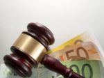 Slovensko prehralo súd o odškodné za zákaz zisku poisťovní