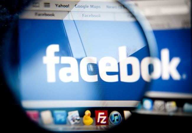 Facebook čelí žalobe, sledoval súkromné správy