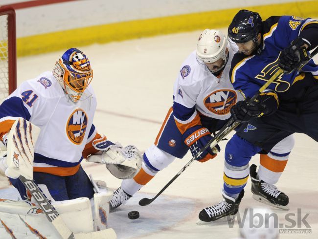 Halák je na listine zranených, Islanders povolali náhradu
