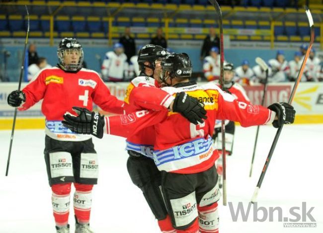 Slovenská hokejová '18' podľahla po Čechoch aj domácemu tímu