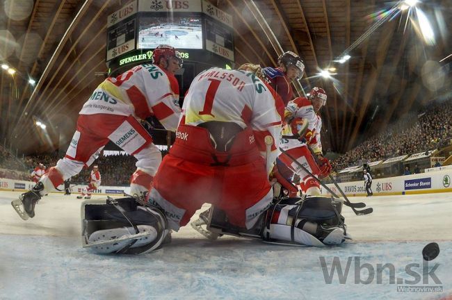 Na Spenglerovom pohári sa rozhodlo o prvých semifinalistoch