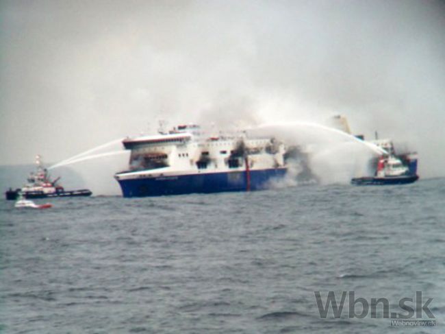Pri záchrane pasažierov z trajektu zomreli dvaja námorníci