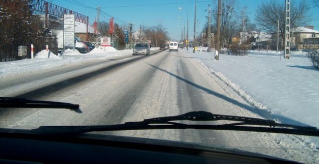 Stav slovenských ciest: Pozor na zľadovatený sneh a snehové jazyky!